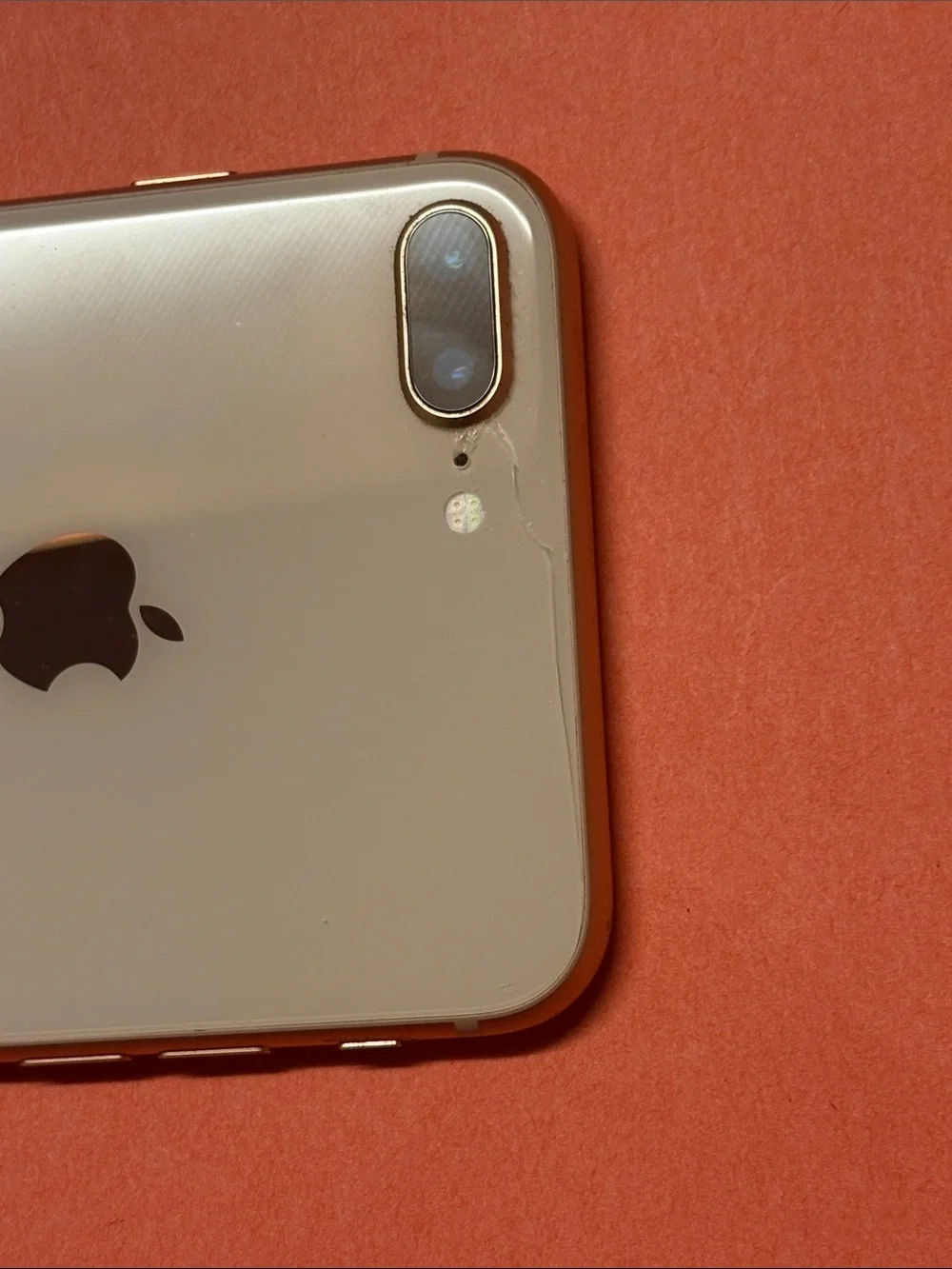 Apple iPhone 8 - Rose Gold - Badly Cracked Screen but works perfectly
